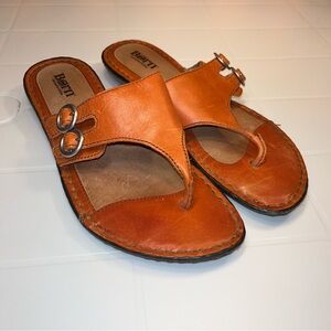 Born Ladies Orange Leather Slip-on thong Sandals Size size 9/40.5 flat heel